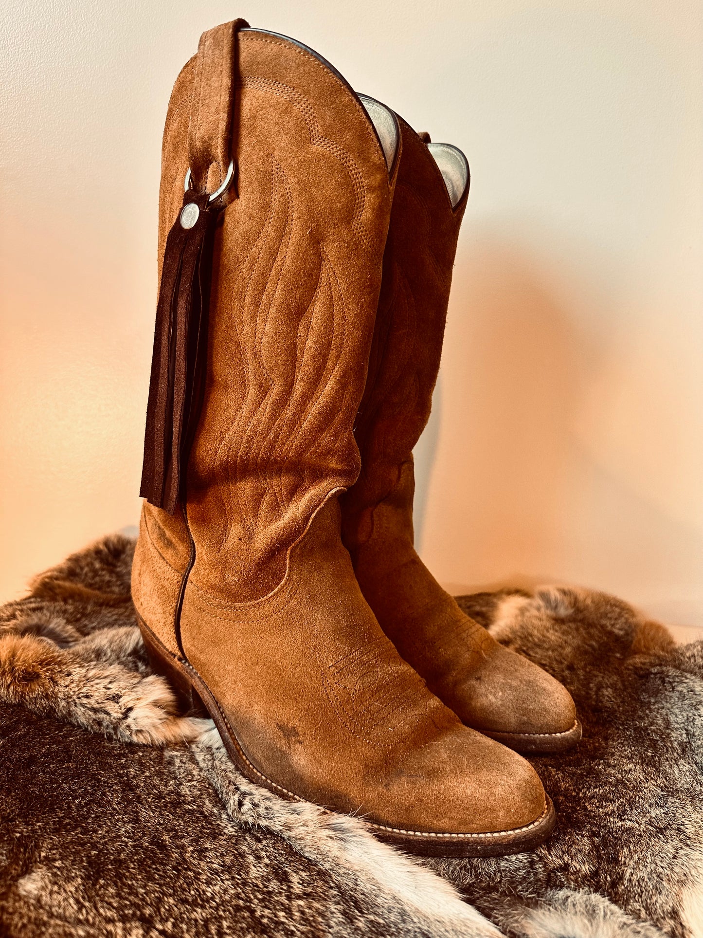 VINTAGE FRYE SUEDE BOOTS